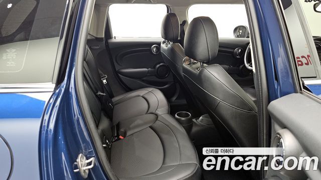 MINI Cooper 5Door Standard 3rd 2018 — фото 12
