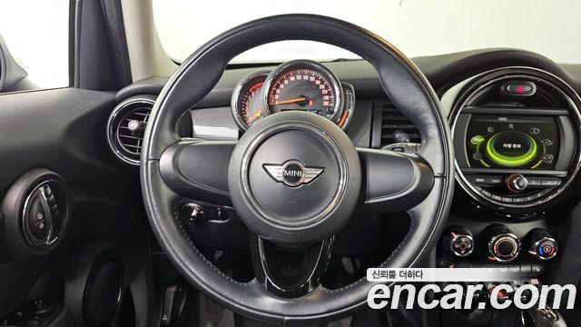 MINI Cooper 5Door Standard 3rd 2018 — фото 13