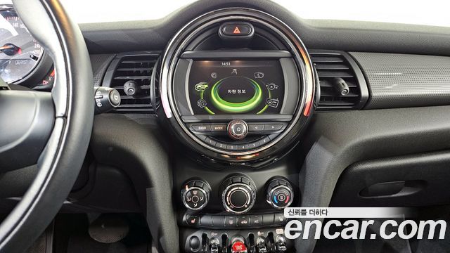 MINI Cooper 5Door Standard 3rd 2018 — фото 16