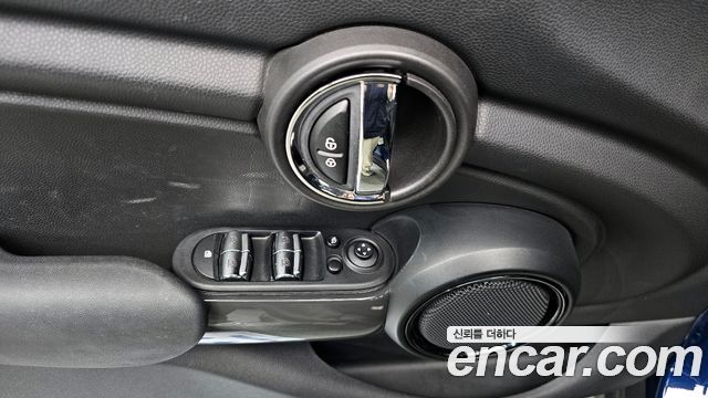 MINI Cooper 5Door Standard 3rd 2018 — фото 19