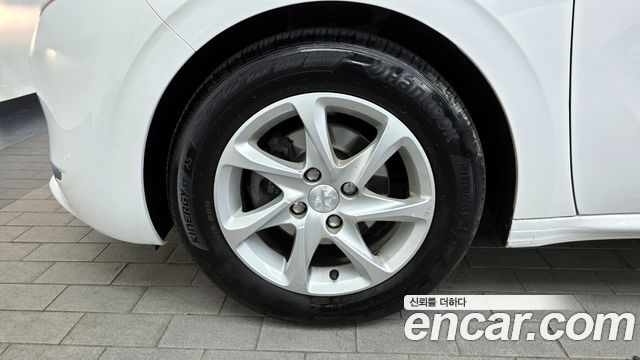 Peugeot 208 1.4 e-HDi ECO 5Door 2016 — фото 5
