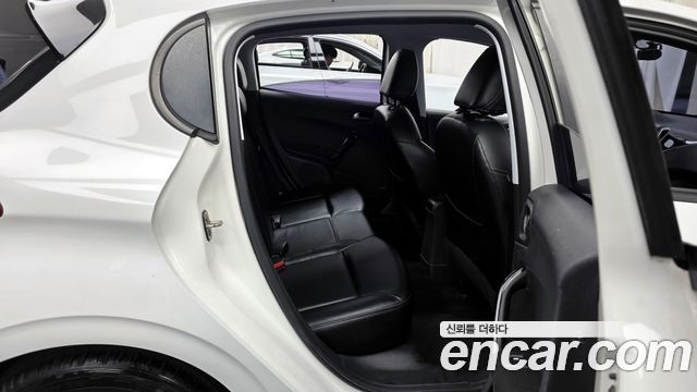Peugeot 208 1.4 e-HDi ECO 5Door 2016 — фото 12