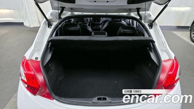 Peugeot 208 1.4 e-HDi ECO 5Door 2016 — фото 20