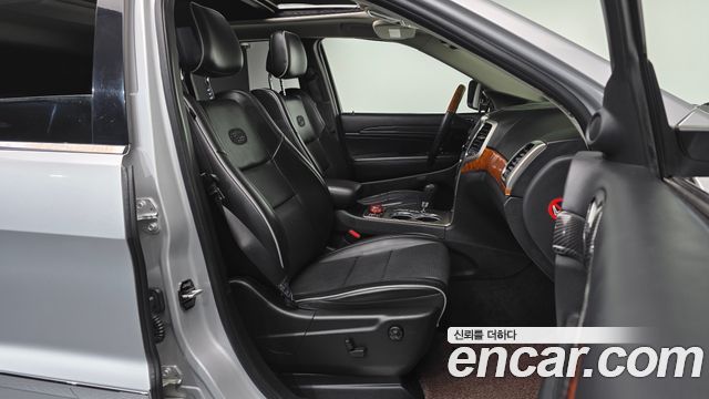 Jeep Grand Cherokee 3.6 Overland WK2 2011 — фото 11