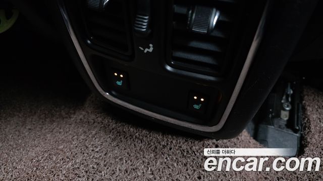 Jeep Grand Cherokee 3.6 Overland WK2 2011 — фото 17