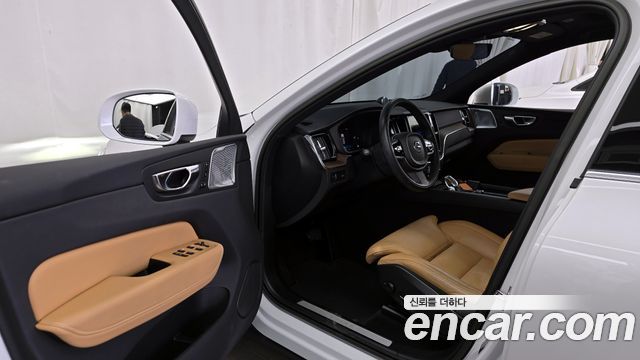 Volvo XC60 (II) B5 Inscription 2022 — фото 10