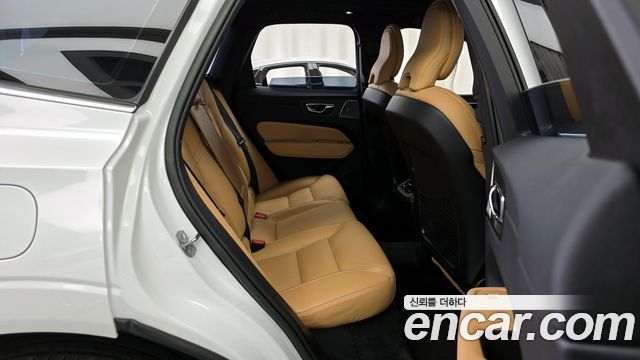 Volvo XC60 (II) B5 Inscription 2022 — фото 12