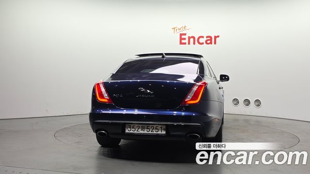Jaguar XJ 3.0D Premium Luxury LWB X351 2016 — фото 4
