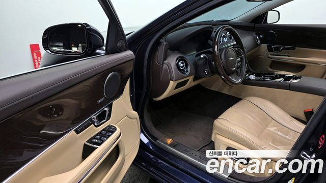 Jaguar XJ 3.0D Premium Luxury LWB X351 2016 — фото 10
