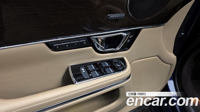 Jaguar XJ 3.0D Premium Luxury LWB X351 2016 — фото 11
