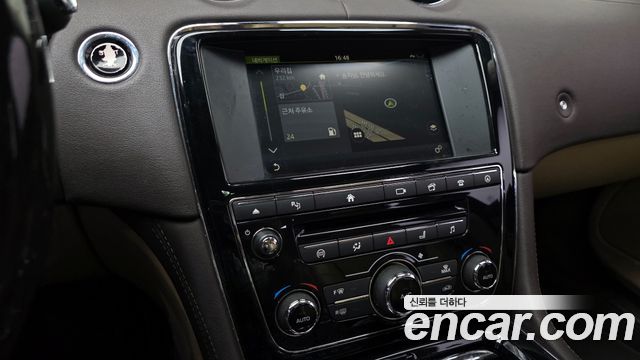 Jaguar XJ 3.0D Premium Luxury LWB X351 2016 — фото 12