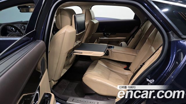 Jaguar XJ 3.0D Premium Luxury LWB X351 2016 — фото 20