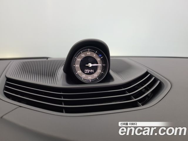 Porsche Taycan Turbo S 2025 — фото 17