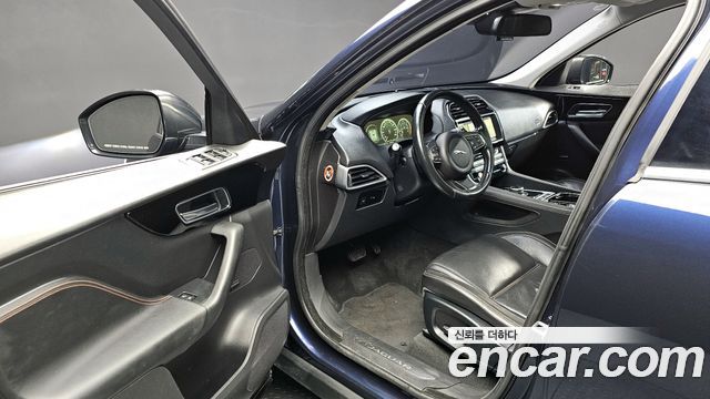 Jaguar F-PACE 20d Prestige 2017 — фото 11