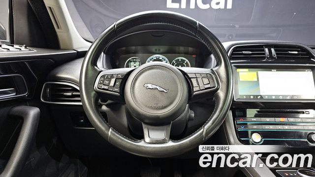 Jaguar F-PACE 20d Prestige 2017 — фото 13