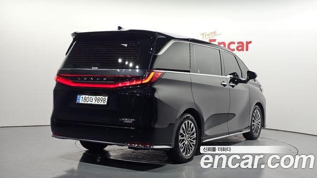 Lexus LM (II) 500h Executive 2025 — фото 2