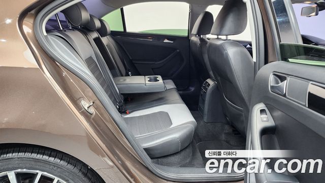 Volkswagen Jetta 2.0 TDI BlueMotion 6th 2015 — фото 16