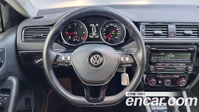 Volkswagen Jetta 2.0 TDI BlueMotion 6th 2015 — фото 17