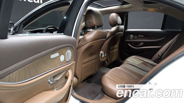 Mercedes-Benz E-Class (W213) E300 4MATIC Exclusive 2019 — фото 12