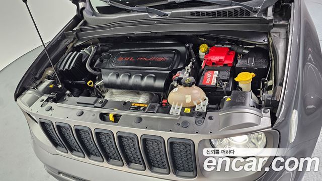 Jeep Renegade 2.4 Limited 2019 — фото 6
