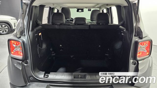 Jeep Renegade 2.4 Limited 2019 — фото 20