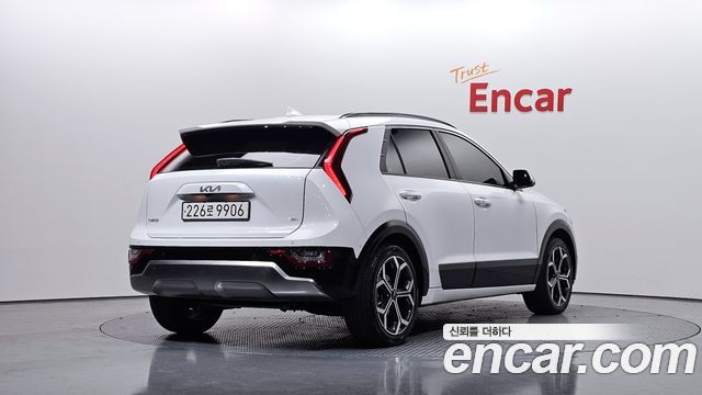 Kia Niro Signature 2023 — фото 2