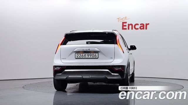 Kia Niro Signature 2023 — фото 4