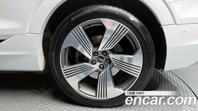 Audi e-tron 55 Quattro Sportback 2021 — фото 5