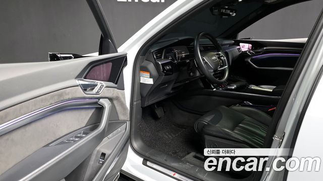 Audi e-tron 55 Quattro Sportback 2021 — фото 10