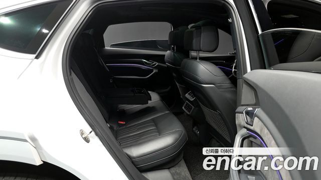 Audi e-tron 55 Quattro Sportback 2021 — фото 12