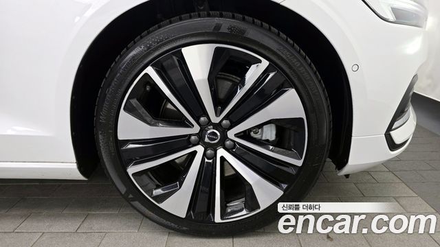 Volvo S60 (III) B5 Ultimate Bright 2024 — фото 5