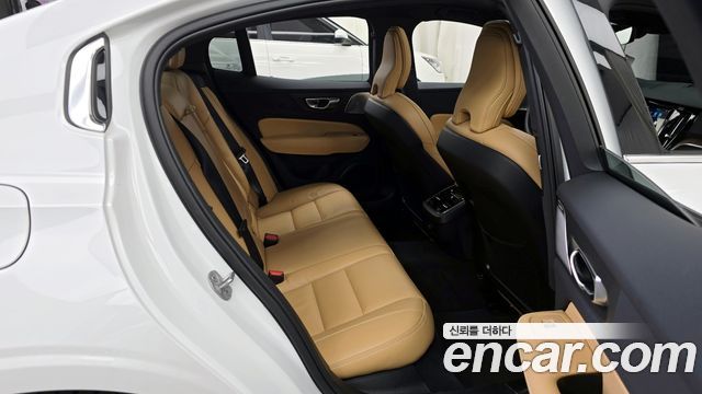 Volvo S60 (III) B5 Ultimate Bright 2024 — фото 16