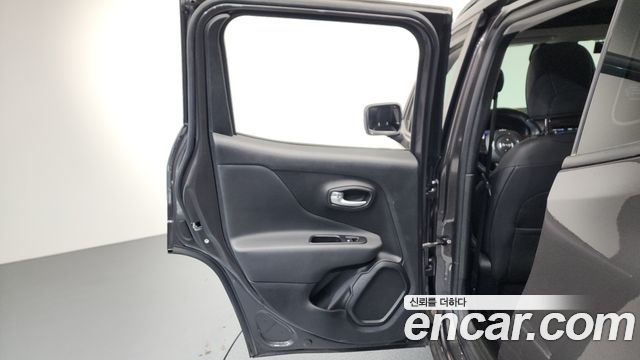 Jeep Renegade 1.6 Diesel Limited 2020 — фото 25