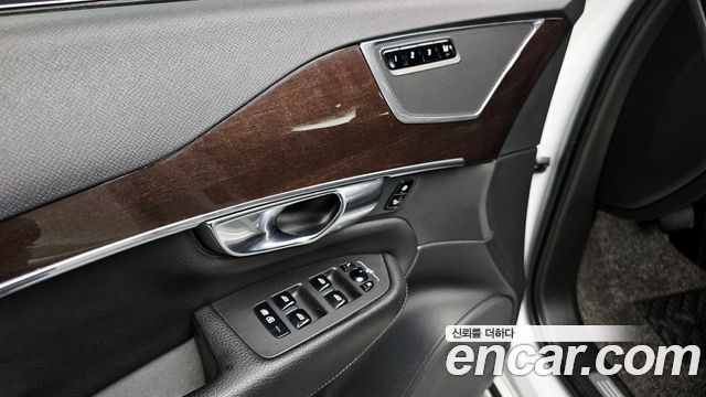 Volvo XC90 (II) D5 Momentum 2019 — фото 30