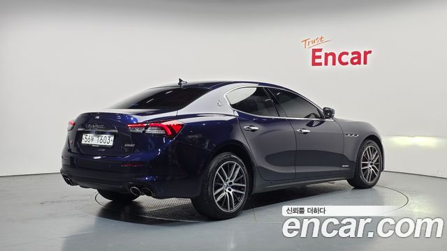 Maserati Ghibli 3.0 GranLusso 3rd 2018 — фото 2