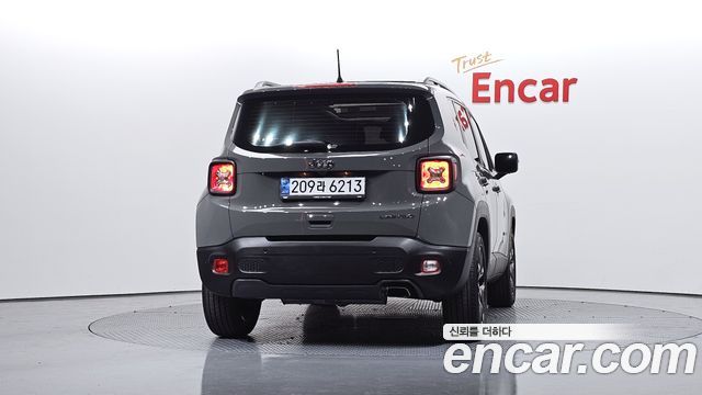 Jeep Renegade 1.3 Limited 2022 — фото 4