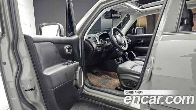 Jeep Renegade 1.3 Limited 2022 — фото 10