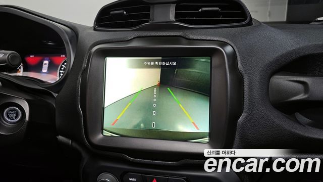 Jeep Renegade 1.3 Limited 2022 — фото 18