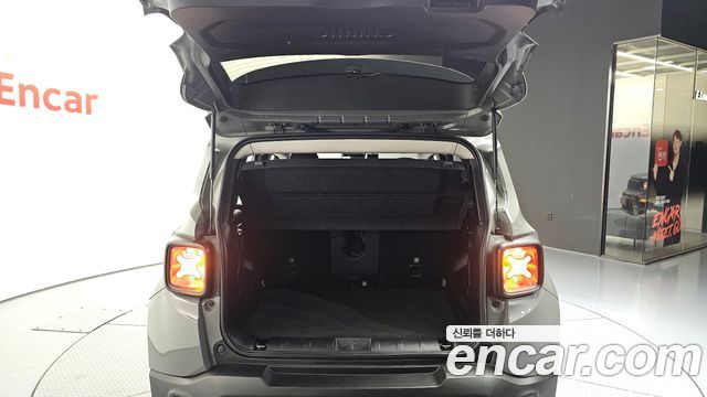 Jeep Renegade 1.3 Limited 2022 — фото 24