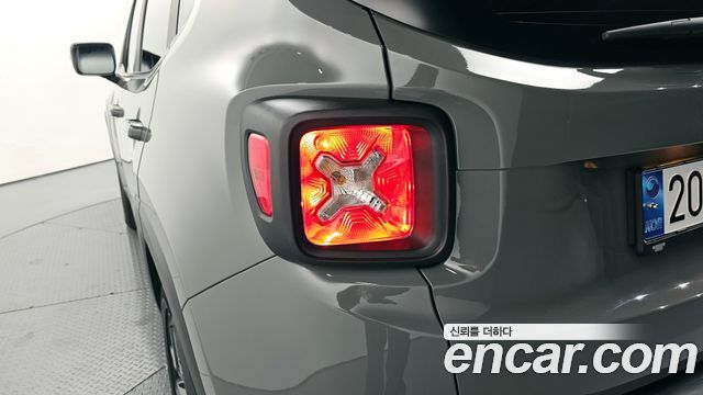 Jeep Renegade 1.3 Limited 2022 — фото 29