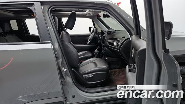 Jeep Renegade 1.3 Limited 2022 — фото 34
