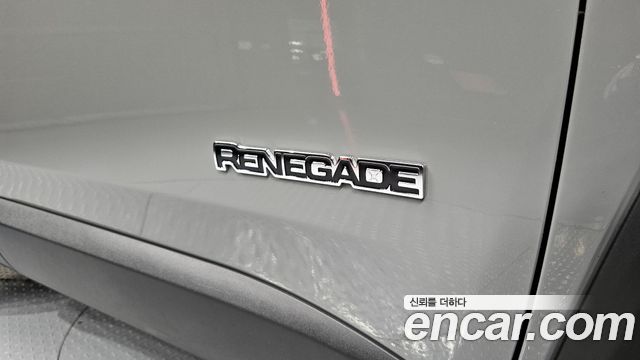 Jeep Renegade 1.3 Limited 2022 — фото 40