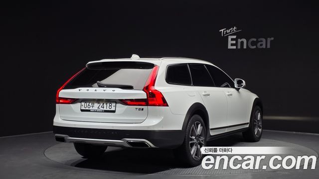 Volvo V90 Cross Country T5 Pro AWD 2019 — фото 2