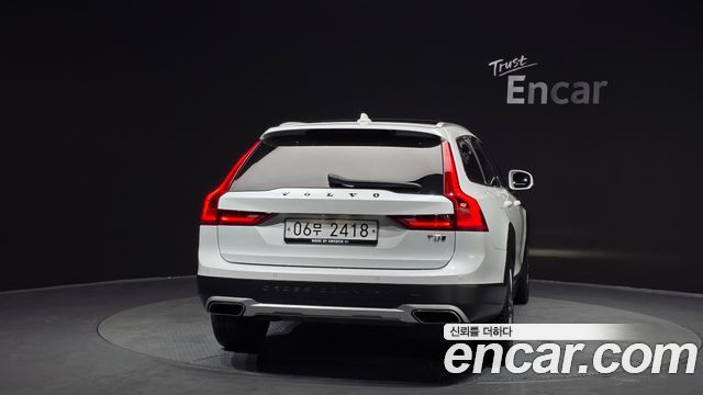 Volvo V90 Cross Country T5 Pro AWD 2019 — фото 4
