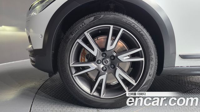 Volvo V90 Cross Country T5 Pro AWD 2019 — фото 5