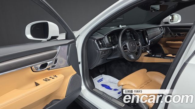 Volvo V90 Cross Country T5 Pro AWD 2019 — фото 10