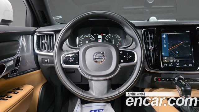 Volvo V90 Cross Country T5 Pro AWD 2019 — фото 13