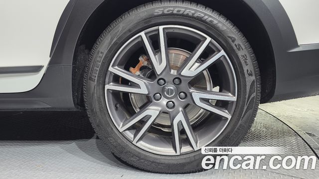 Volvo V90 Cross Country T5 Pro AWD 2019 — фото 21