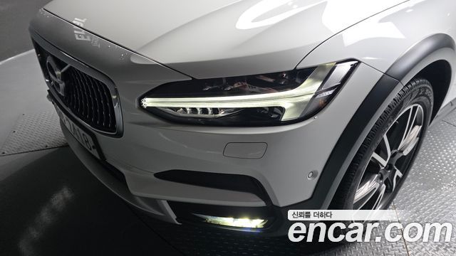 Volvo V90 Cross Country T5 Pro AWD 2019 — фото 22
