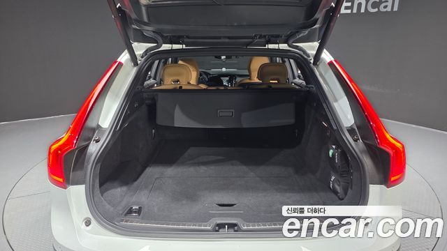 Volvo V90 Cross Country T5 Pro AWD 2019 — фото 30